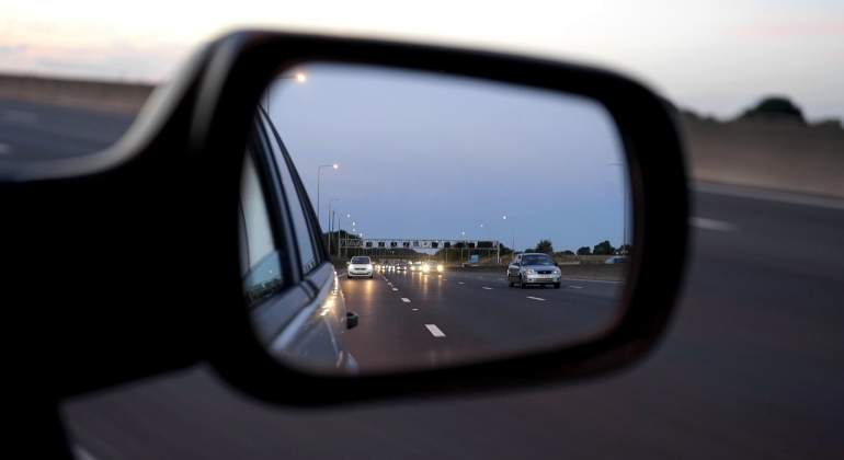 espejo-retrovisor-coche-pixabay-1.jpg