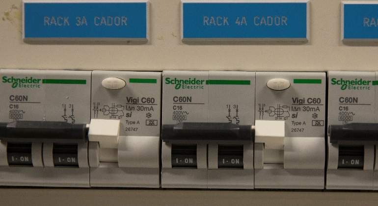 schneider-electric-fusibles-reuters-770x420.jpg