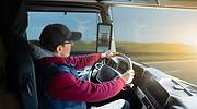 ¿Adiós a los retrovisores? Así es el nuevo sistema que presenta la DGT para acabar con los puntos muertos