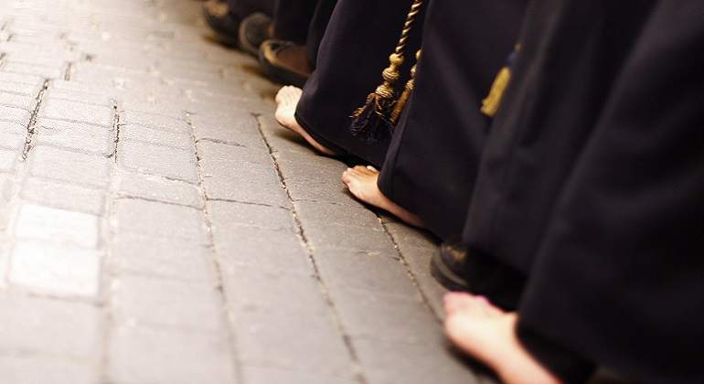 770-x-420-Cofrades-en-procesion-de-Semana-Santa-Istock.jpg