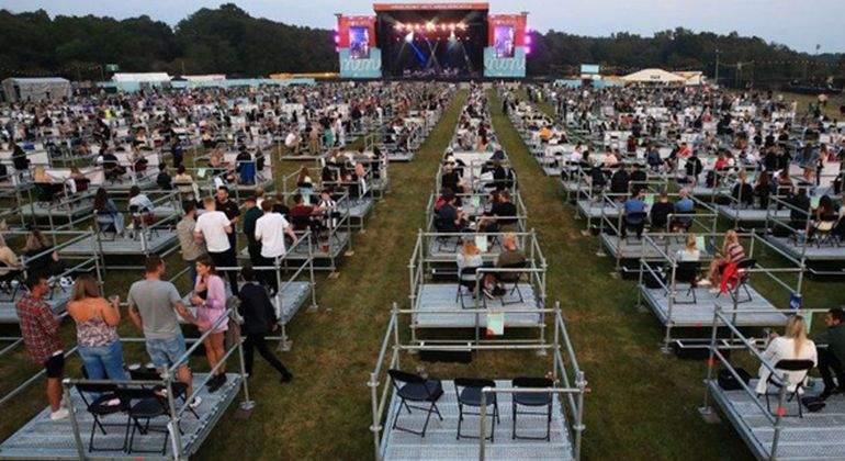 Concierto-con-distanciamiento-social-en-Inglaterra-Reuters.jpg