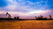 El petróleo se hunde a mínimos de 2003: La situación recuerda a dos trenes que van a chocar a toda máquina