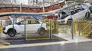 Mercedes será la primera automovilística en superar la crisis y PSA, la más rentable