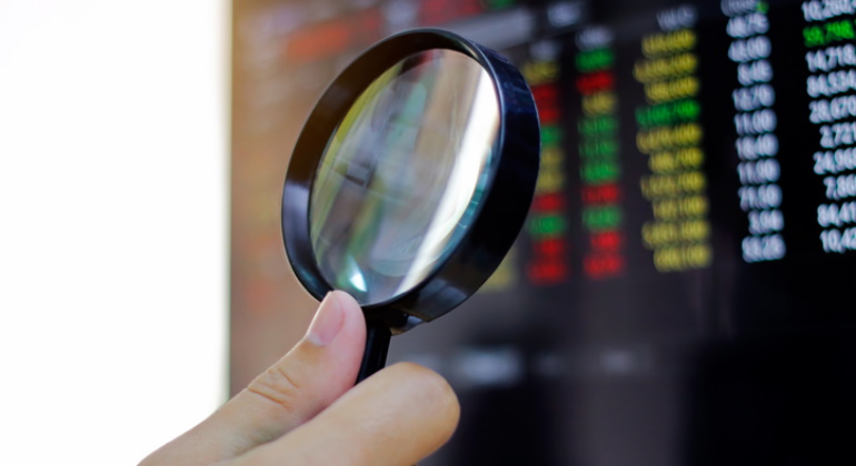 lupa-inversion-pantalla-bloomberg-bolsa-mercados-valores-getty-770x420.jpg