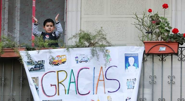 nino-cartel-gracias-coronavirus-reuters.jpg