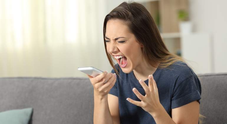 grito-telefono-istock.jpg