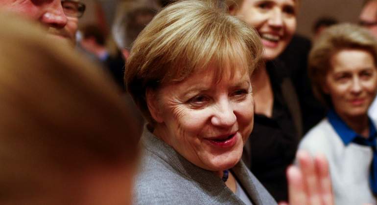 merkel-saluda-reuters.jpg