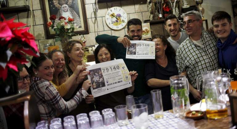 loteria-navidad-familia-reuters.jpg