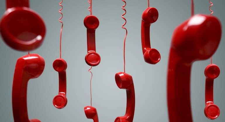 telefonos-rojos-caen-dreamstime.jpg