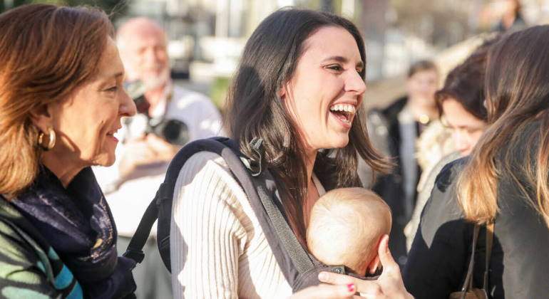 irene-montero-intimas-dando-pecho-770.jpg