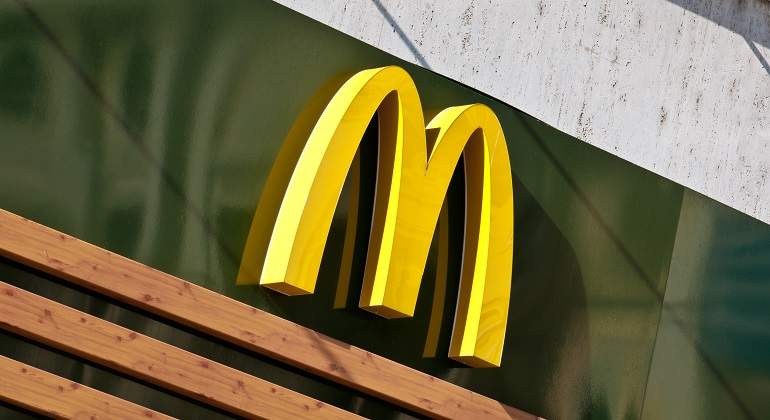 El-logo-de-la-marca-McDonald-s-en-pequeno-iStock.jpg
