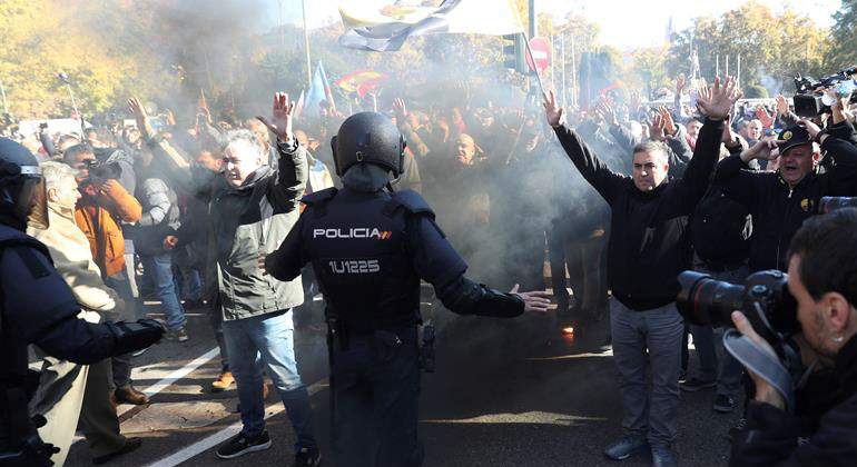 taxi-manifestacion-policia.jpg