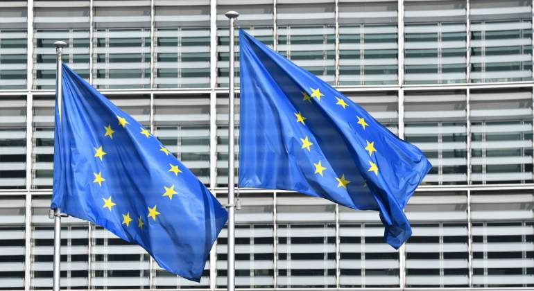 banderas-union-europea-bloomberg.jpg