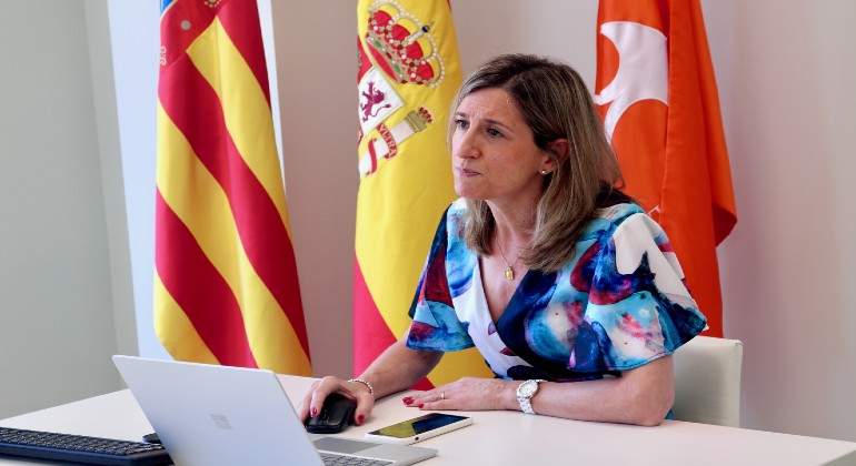 Eva-Maria-Giner-Rectora-de-VIU.jpg