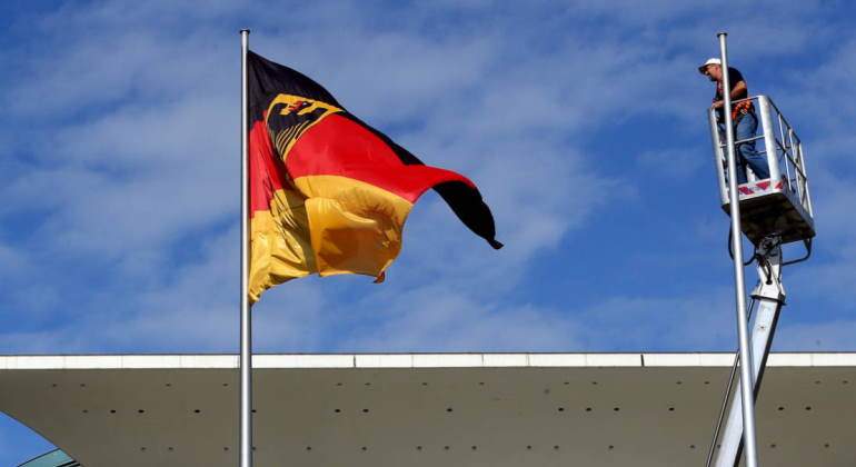 alemania-trabajador-bandera.jpg