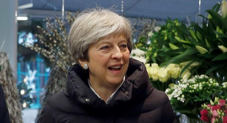 may-theresa-plumas-efe.jpg