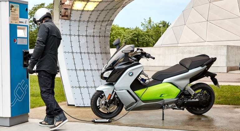moto-electrica-conectada-BMW.01.jpg