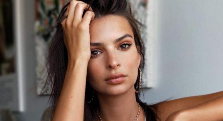 emily-ratajkowski-collarvagina770.jpg