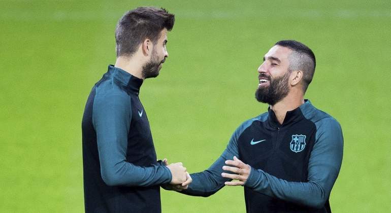 Pique-Arda-Turan-2016-efe.jpg