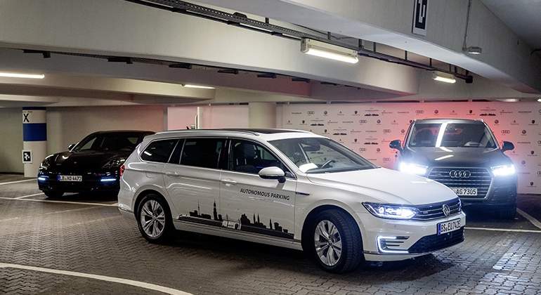aparcamiento-autonomo-volkswagen-2018-01.jpg