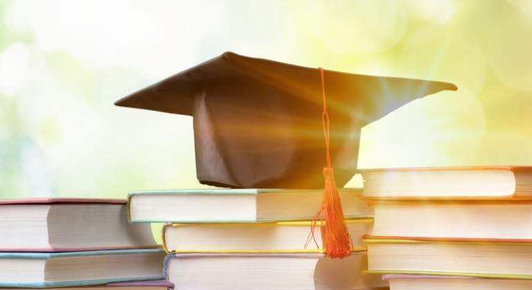 universidad-diploma-birrete-dreams.jpg
