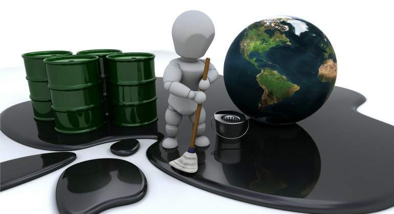 petroleo-hombre-fregona-dreamstime.jpg