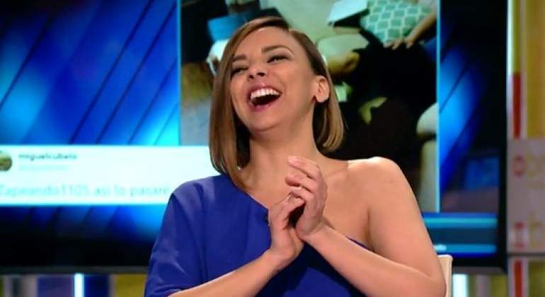 chenoa-zapeando-broma.jpg