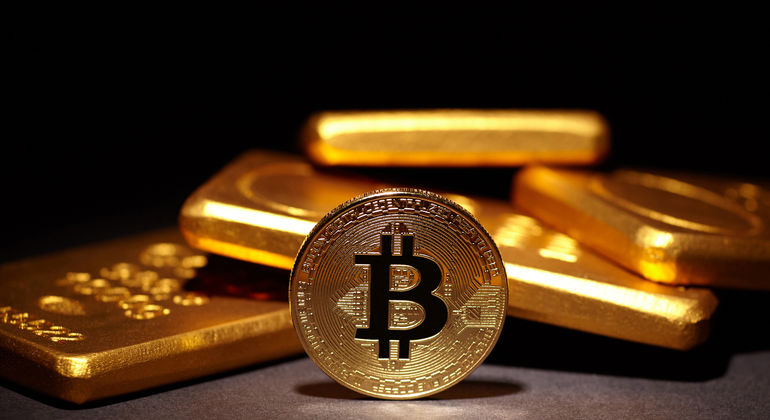 bitcoin-oro-reuters.png