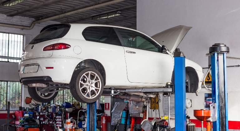 coche-taller-dreamstime.jpg