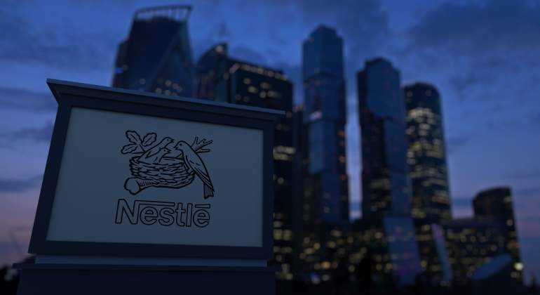 nestle-logo-ciudad-oscuro-dreamstime.jpg