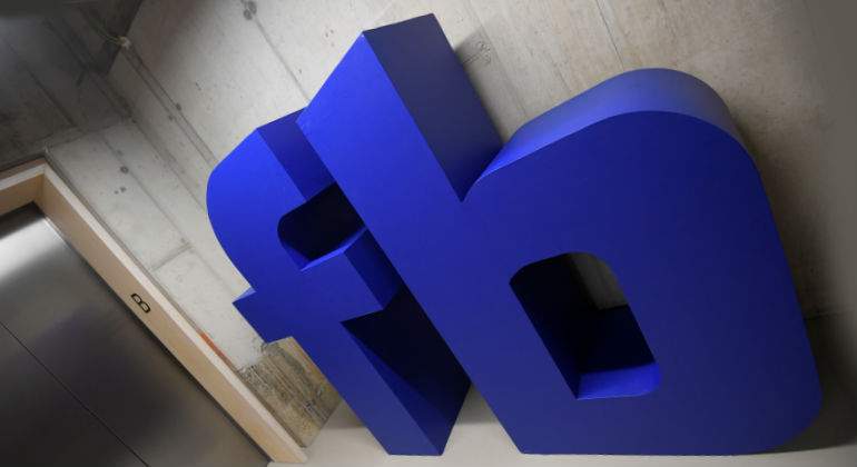 facebooklogo.jpg