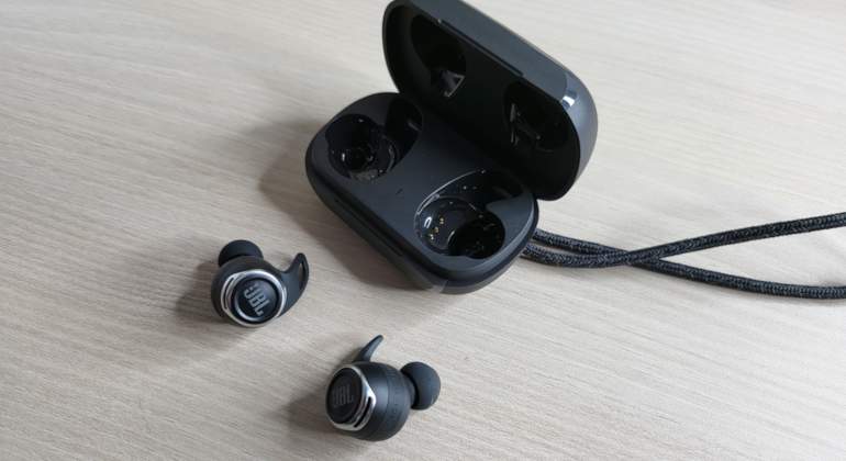 jbl-reflect-flow-pro-1.jpg