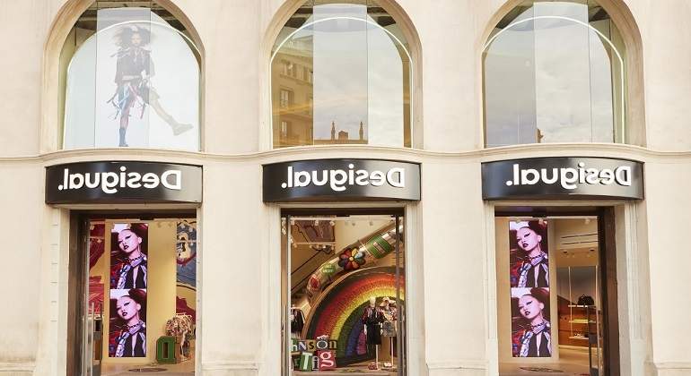 thumbnail_Desigual_tienda_1.jpg