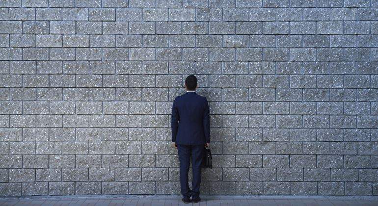 muro-hombre-espalda-770.jpg