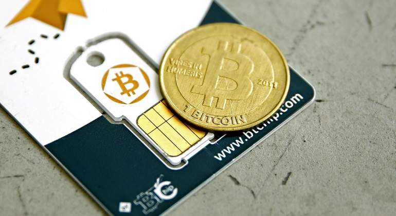 bitcoin-tarjeta-divisa.jpg