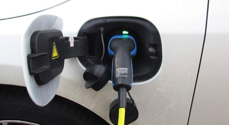 plug-in-2783574_1280-1.jpg