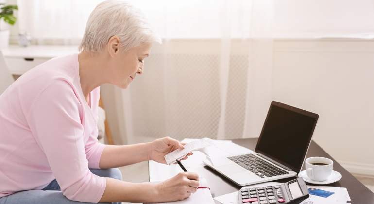 ama-de-casa-cuentas-dreamstime.jpg
