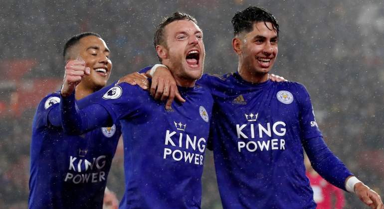 leicester-celebra-ayoze-efe.jpg