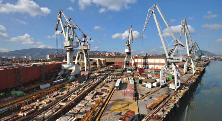 naval-sestao-gruas.jpg
