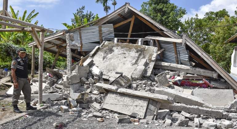 Al menos 12 muertos por un terremoto de 6,4 grados en la turística isla indonesia de Lombok