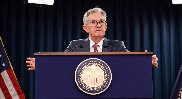 Powell-Fed-atril-Reuters.jpg