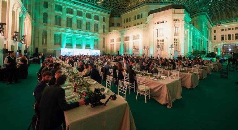 770x420-david-cup-se-visten-de-largo-cibeles.jpg