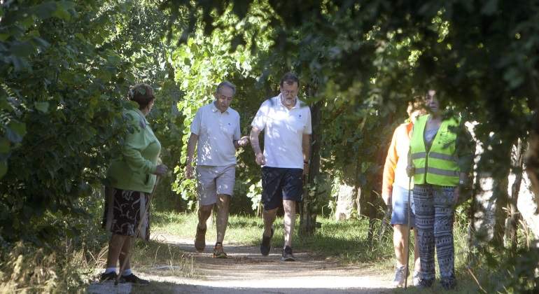 rajoy-paseo-ribadumia-efe.jpg