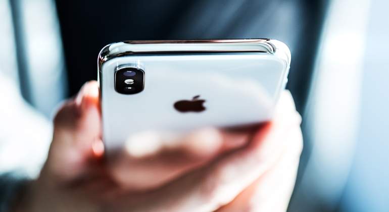 apple-logo-parte-trasera-iphone-dreamstime.jpg