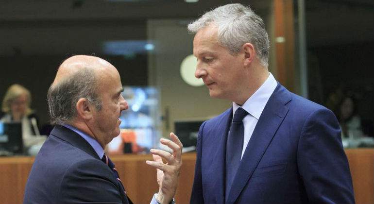 luis-guindos-Bruno-Le-Maire-finanzas-francia-eurogrupo-efe.jpg
