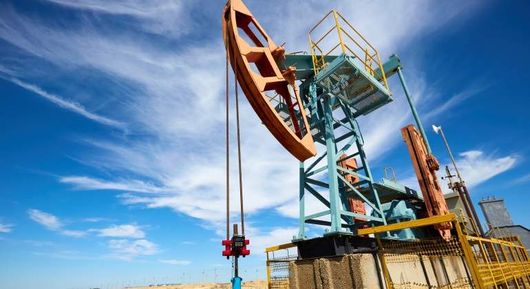petroleo-cielo-azul.jpg