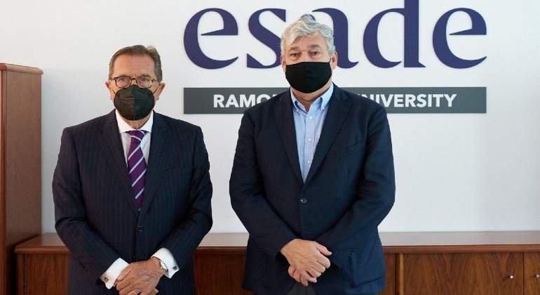 Foto_Esade_Firma.jpg