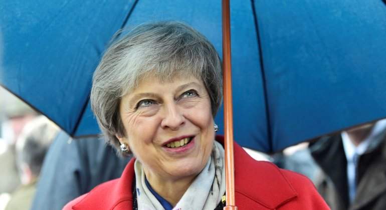 may-theresa-paraguas-reuters.jpg
