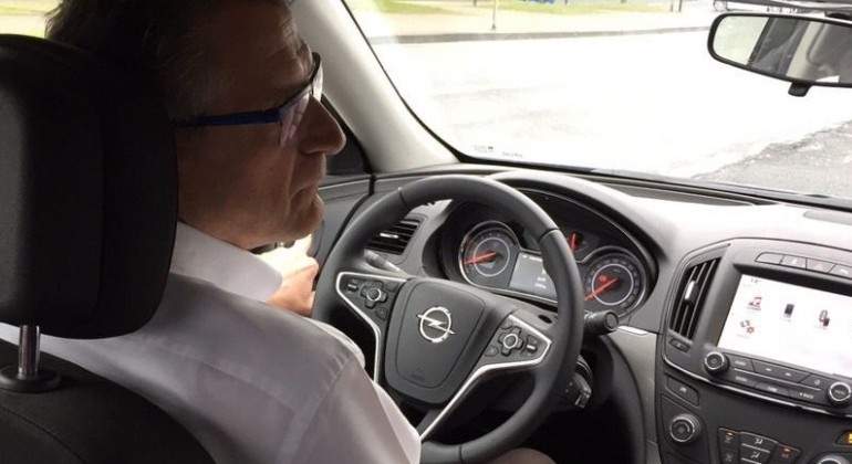 viejo-conduciendo.jpg