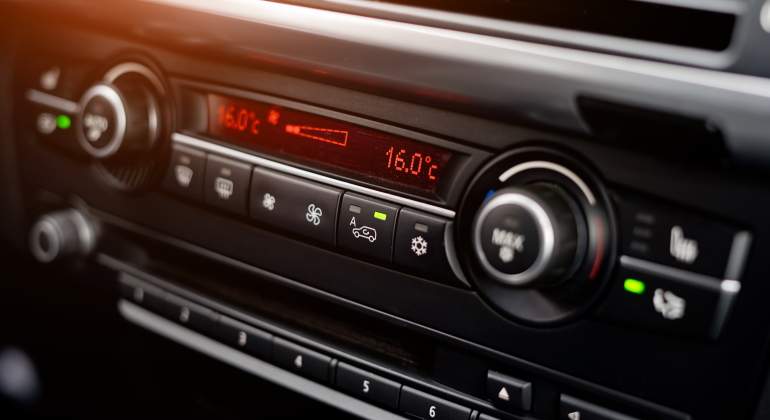 coche-boton-recircular-aire-dreamstime.jpg